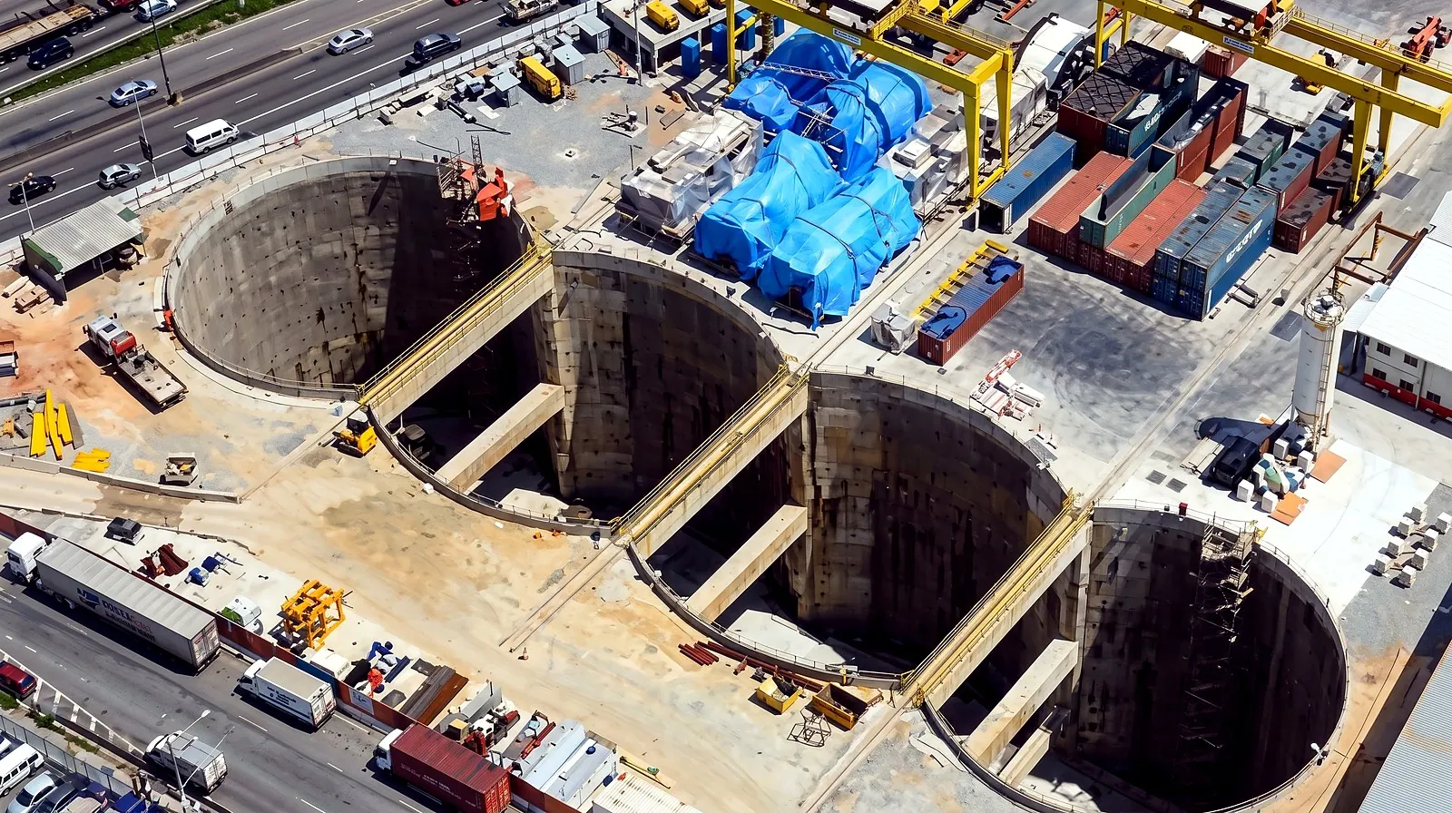 Vista aérea de uma obra da operação do metrô de São Paulo